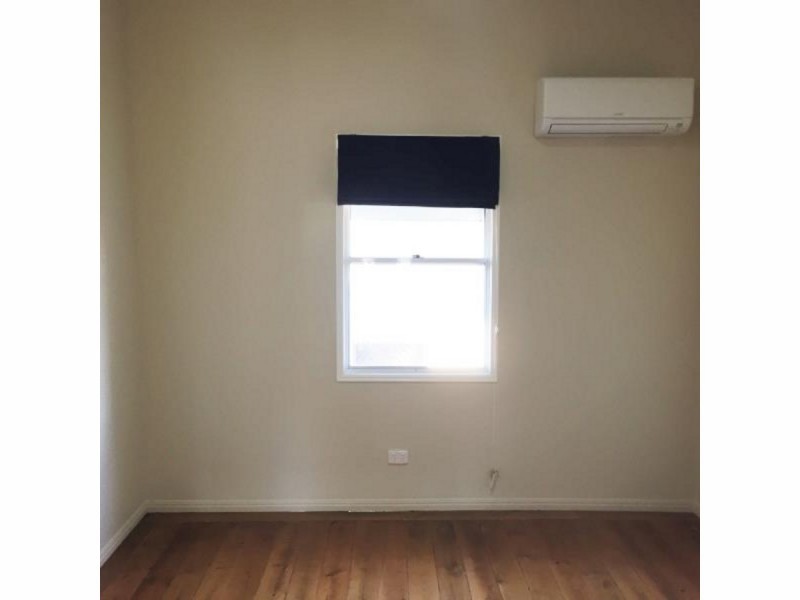 290 East Street, Depot Hill QLD 4700